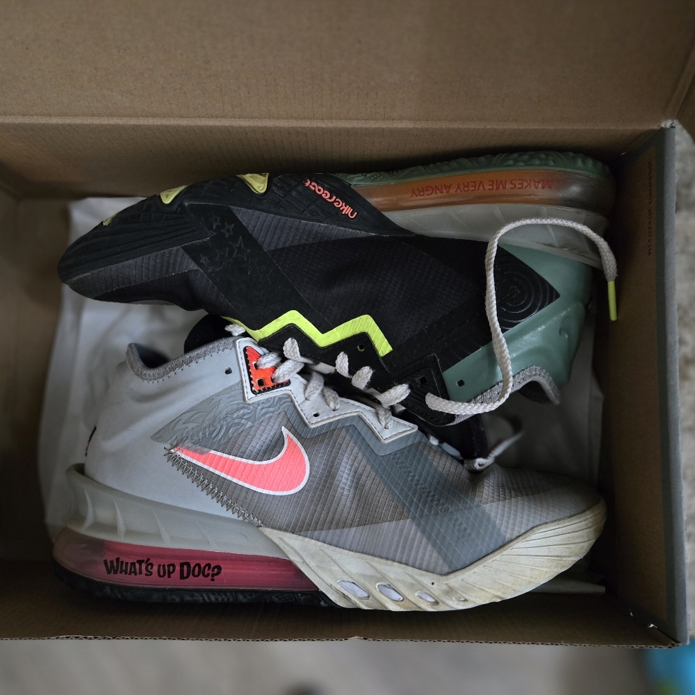 Nike LeBron XVIII Low - Looney Toons
